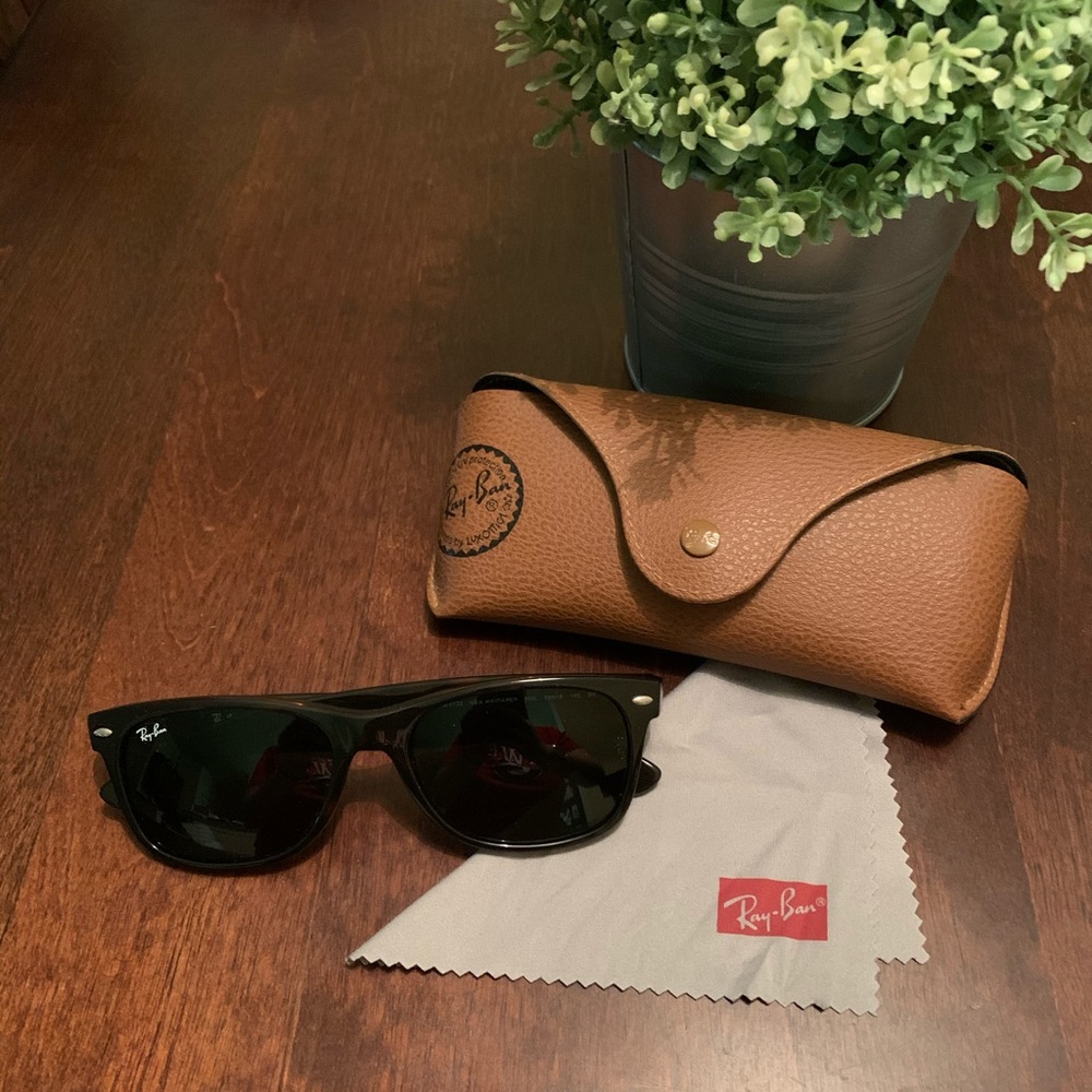 NWOT RayBan New Wayfarer Sunglasses